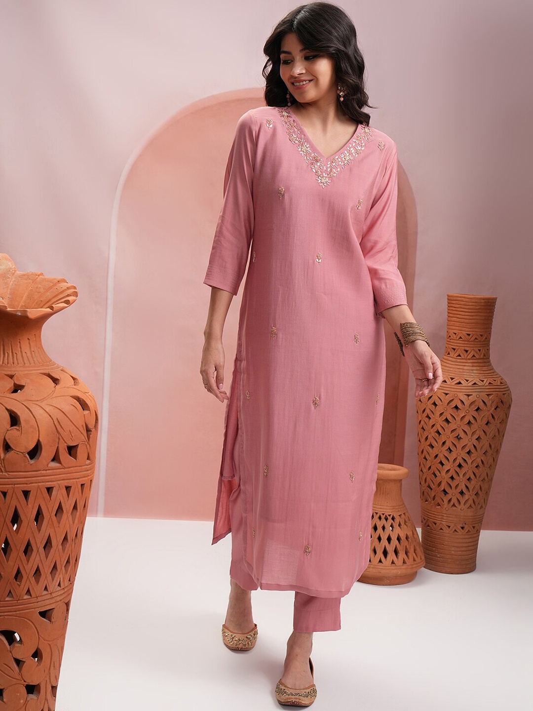 

Vishudh Ethnic Motifs Embroidered V-Neck Thread Work Straight Kurta With Trousers, Peach
