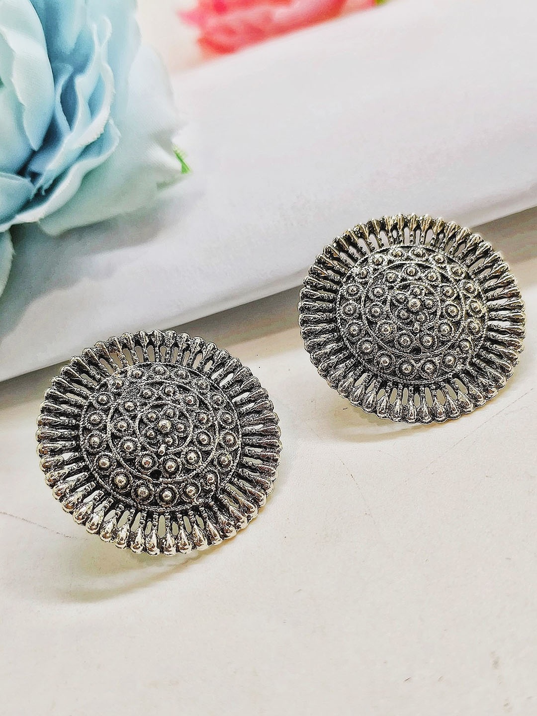 

FEMMIBELLA Circular Studs Earrings, Silver