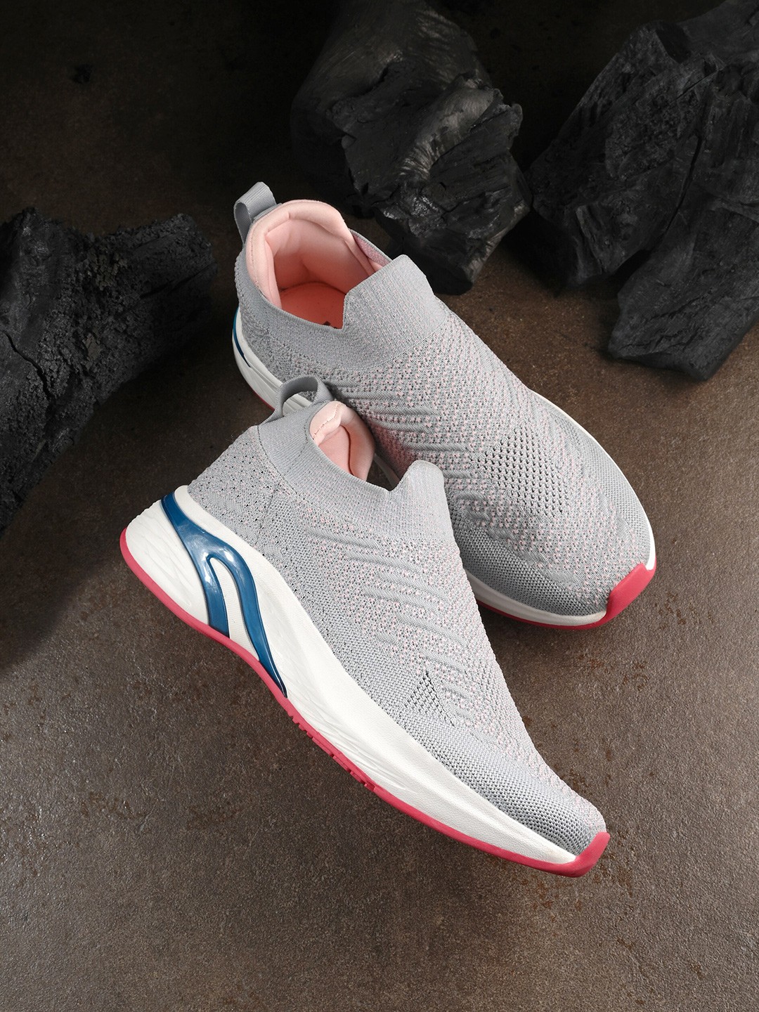 

HRX by Hrithik Roshan Women Grey Textured Walking Shoes