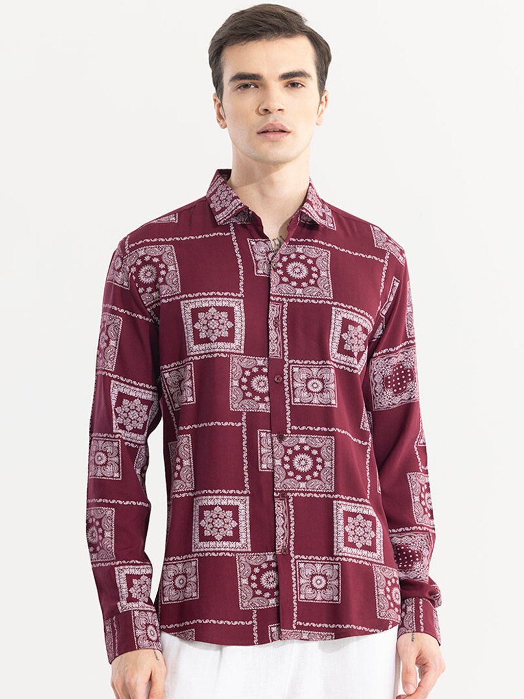 

Snitch Red Ethnic Motifs Printed Classic Slim Fit Casual Shirt