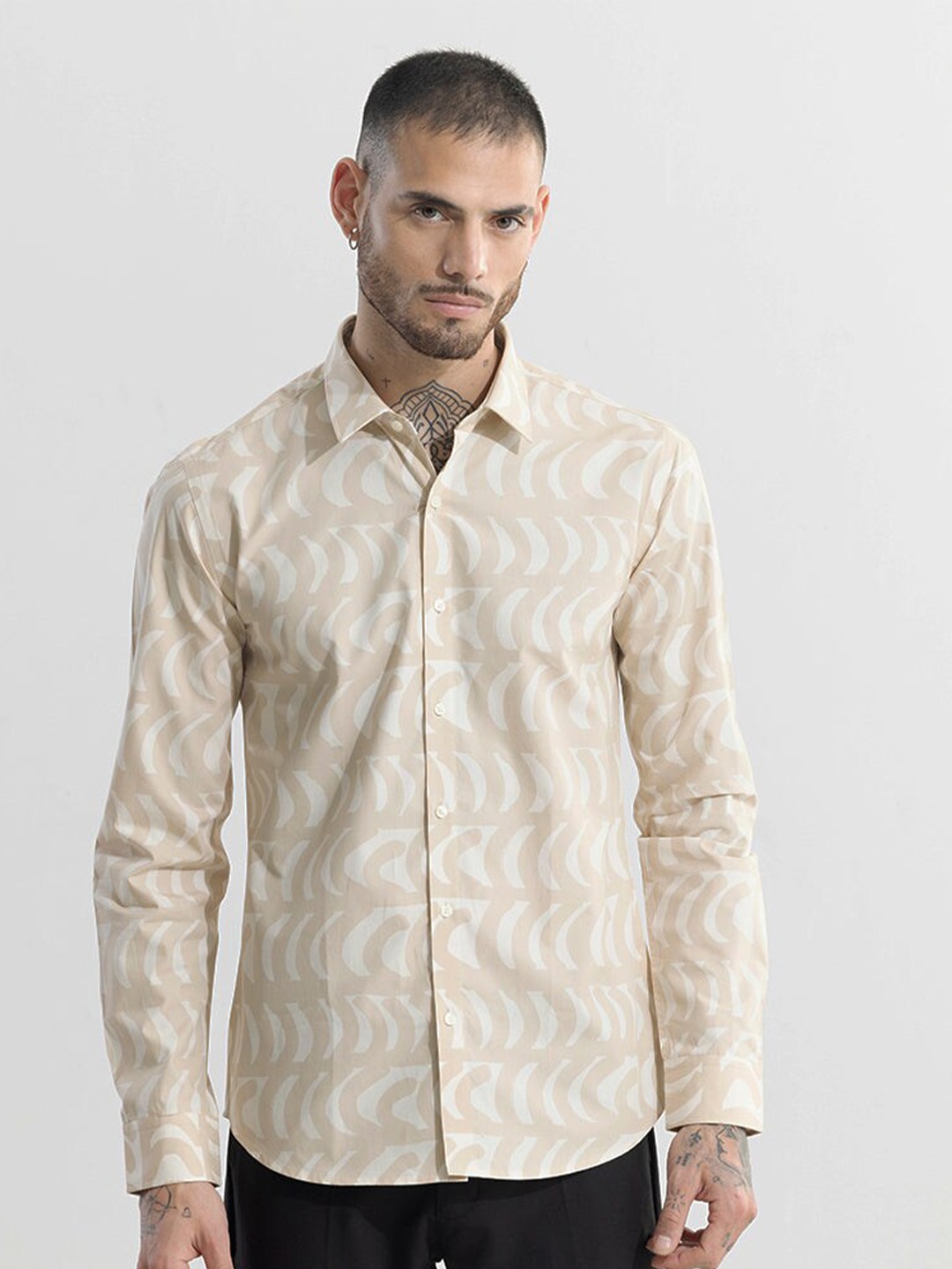 

Snitch Cream Coloured Classic Slim Fit Abstract Printed Casual Shirt