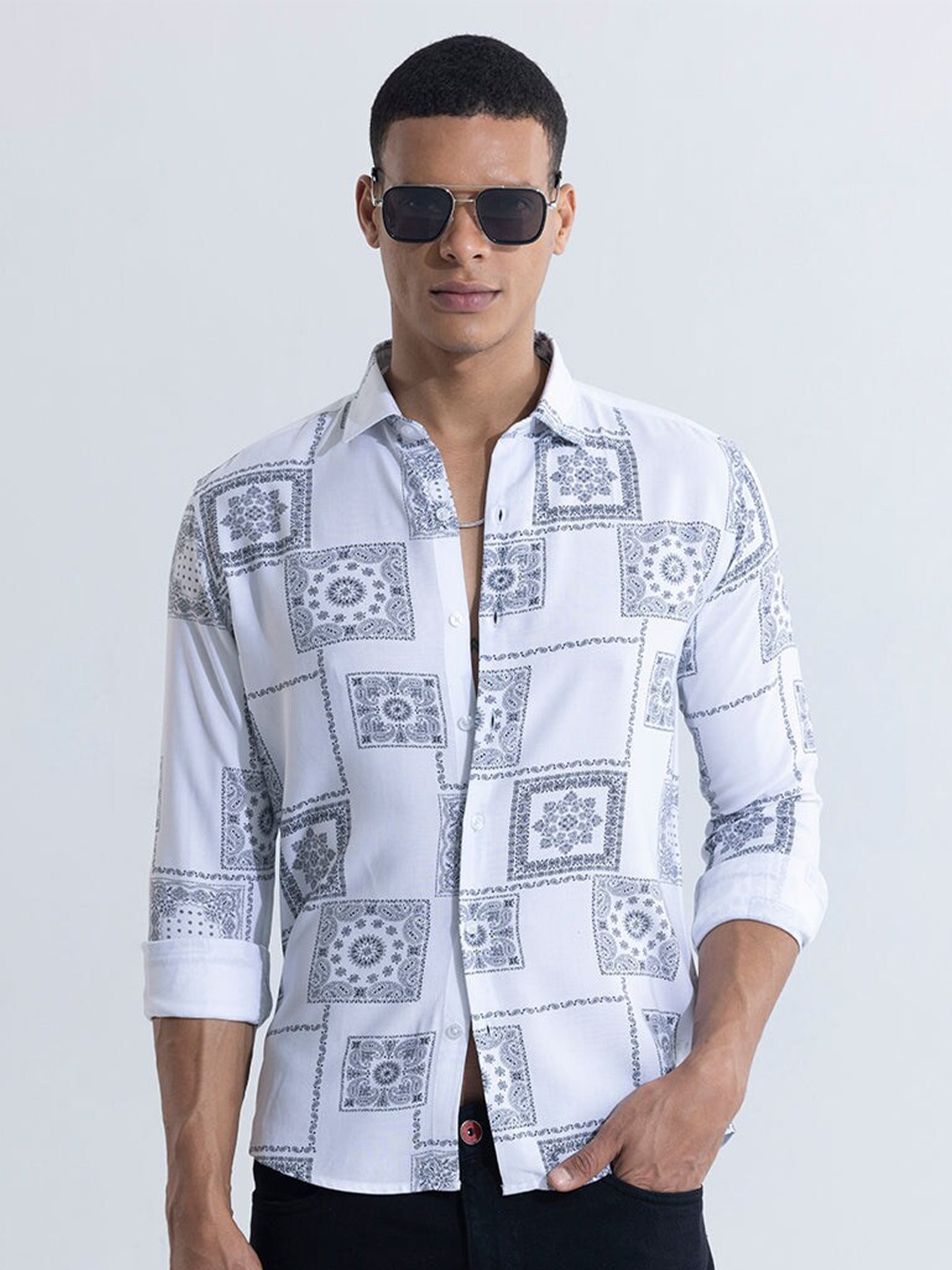 

Snitch White Classic Slim Fit Floral Printed Casual Shirt