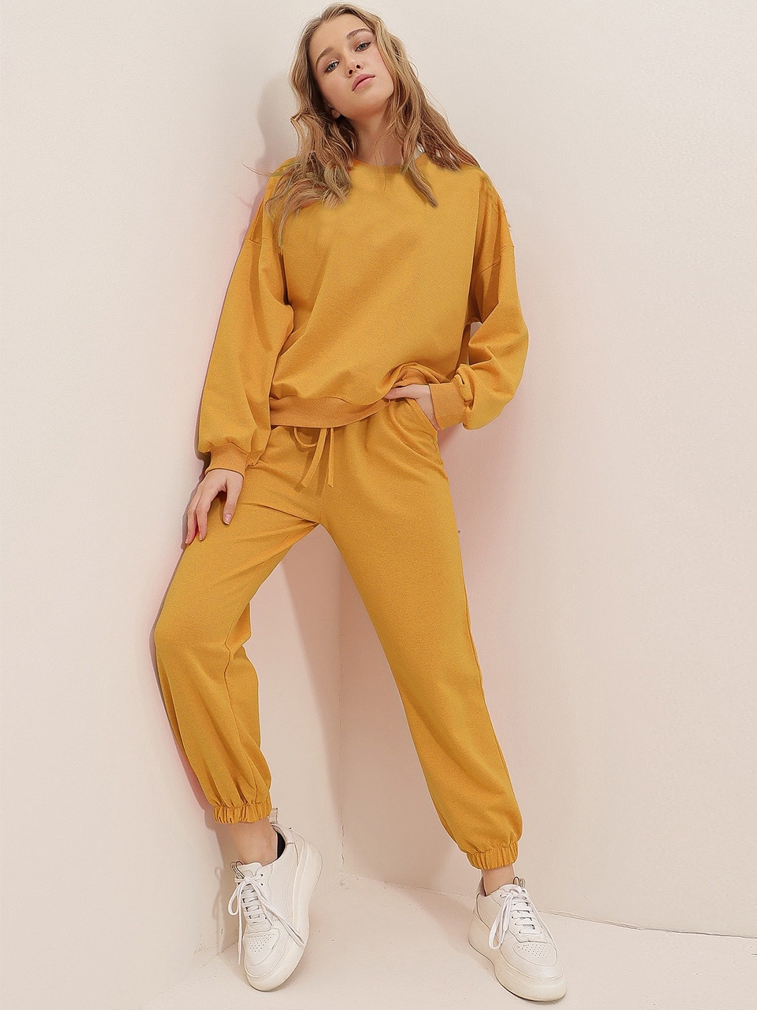 

Trend Alacati stili Round Neck Sweatshirt & Joggers, Mustard