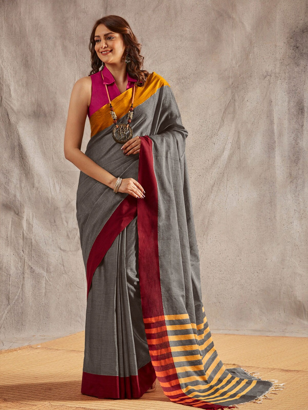 

SALWAR STUDIO Pure Cotton Saree, Grey