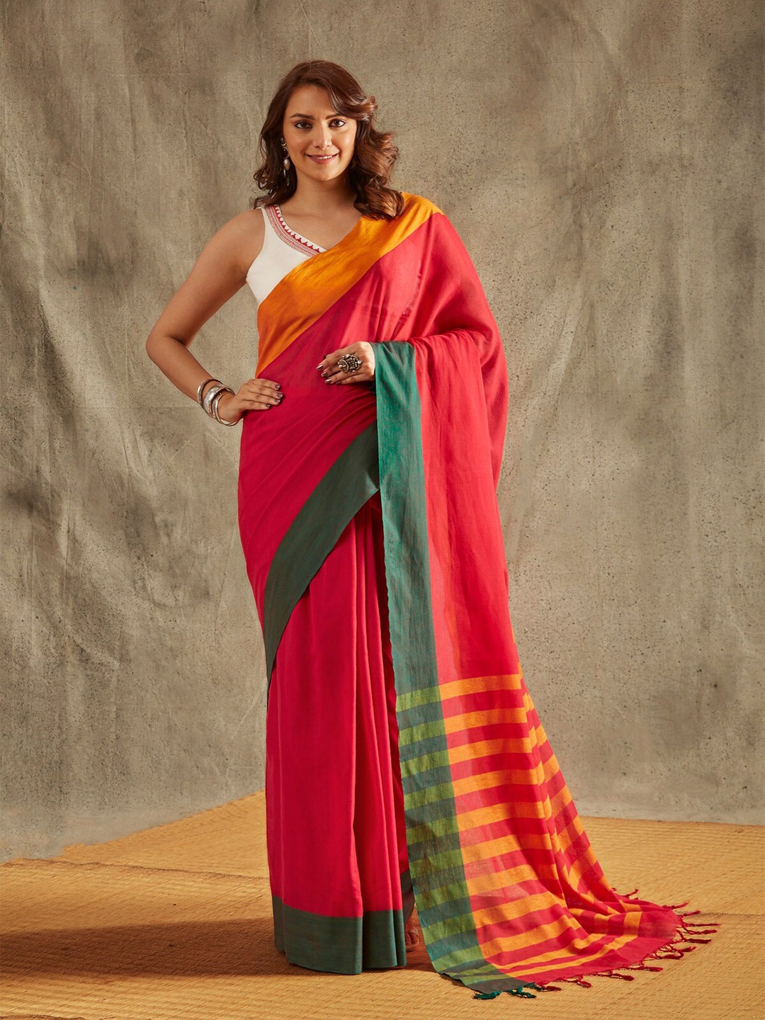 

SALWAR STUDIO Pure Cotton Saree, Red