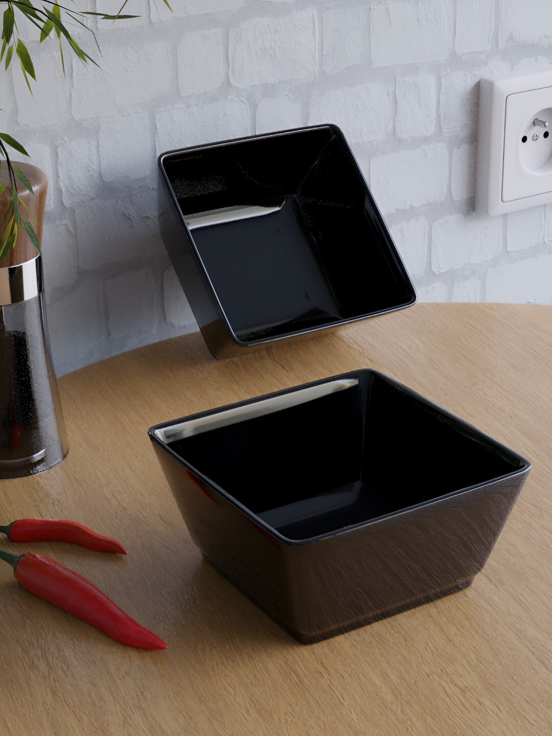 

The Earth Store Black 2 Pieces Ceramic Glossy Bowls