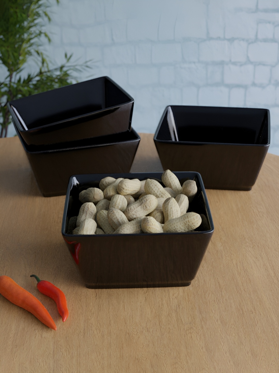 

The Earth Store Black & 4 Pieces Ceramic Glossy Bowls 200 ml