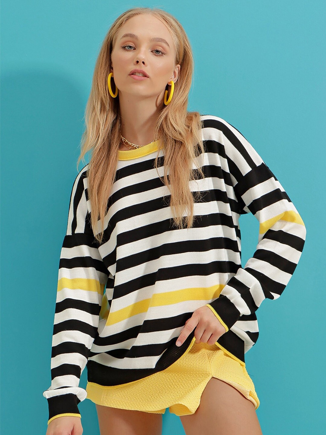 

Trend Alacati stili Horizontal Striped Round Neck Top, Black