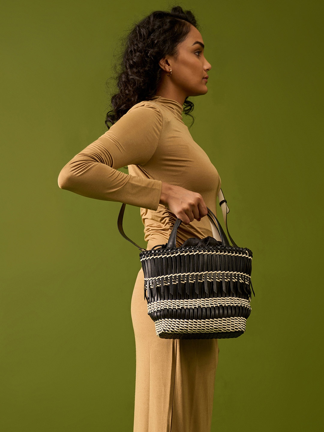 HIE Oversized Swagger Handheld Bag, Black