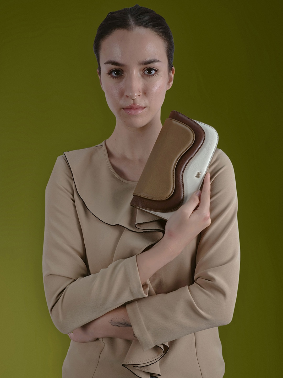 

HIE Colourblocked Swagger Handheld Bag with Quilted, Beige