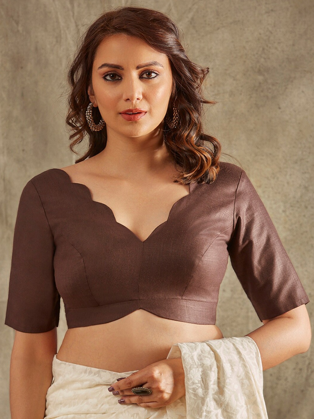 

SALWAR STUDIO Scallop V-Neck Linen Saree Blouse, Brown