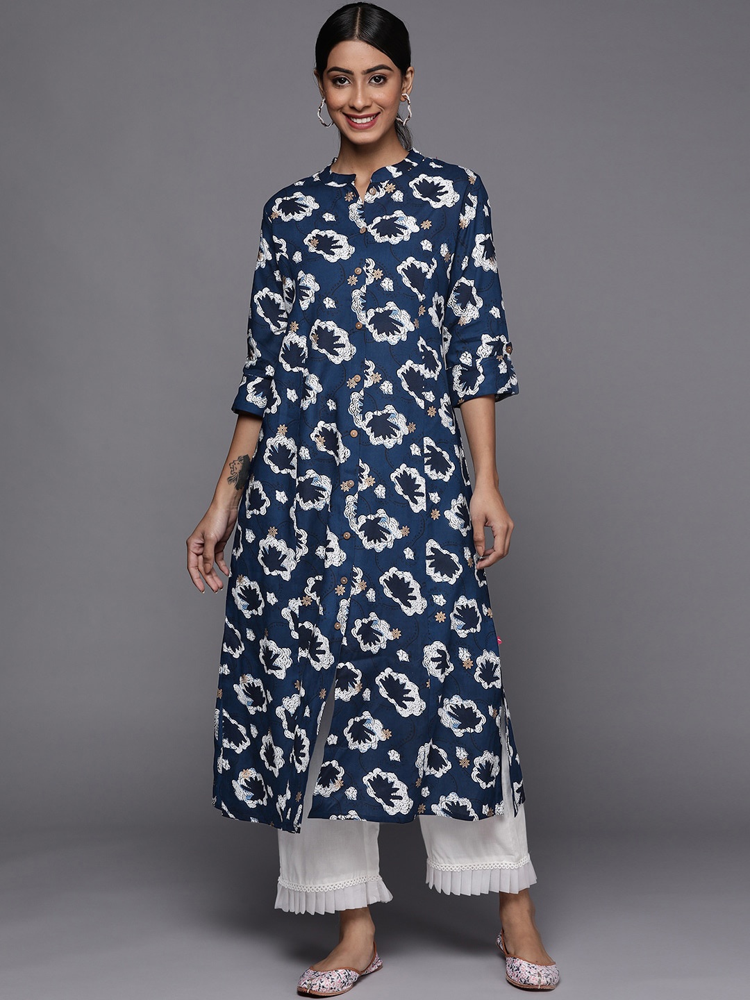 

KALINI Floral Printed Mandarin Collar Roll-Up Sleeves Straight Kurta, Navy blue