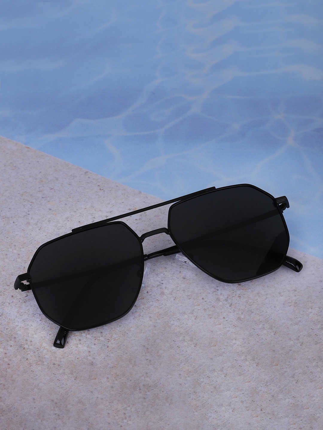 

Carlton London Men Premium Rectangle Sunglasses with Polarised Lens CLSM299, Black