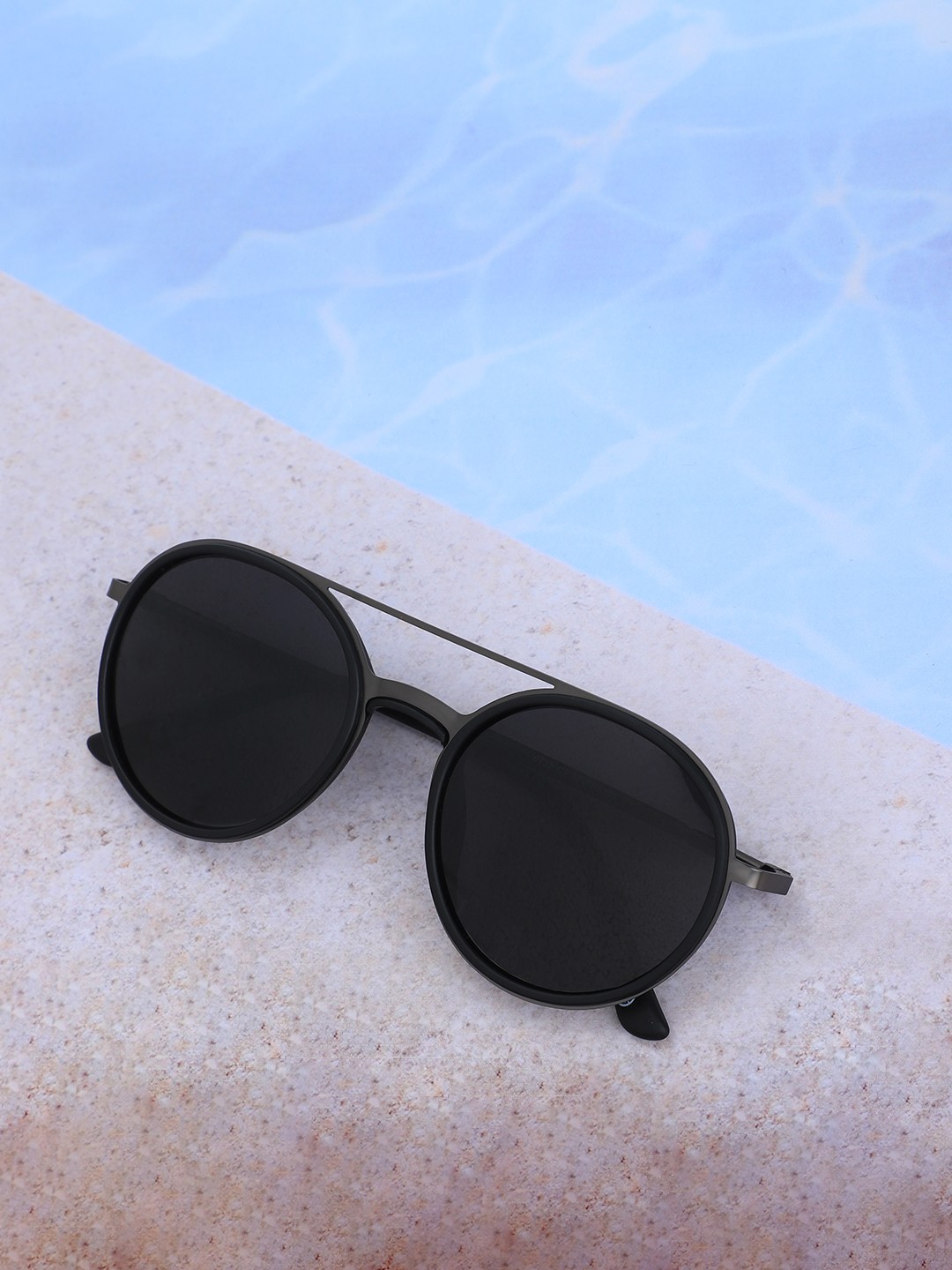 

Carlton London Men Premium Round Sunglasses with Polarised Lens CLSM328, Black