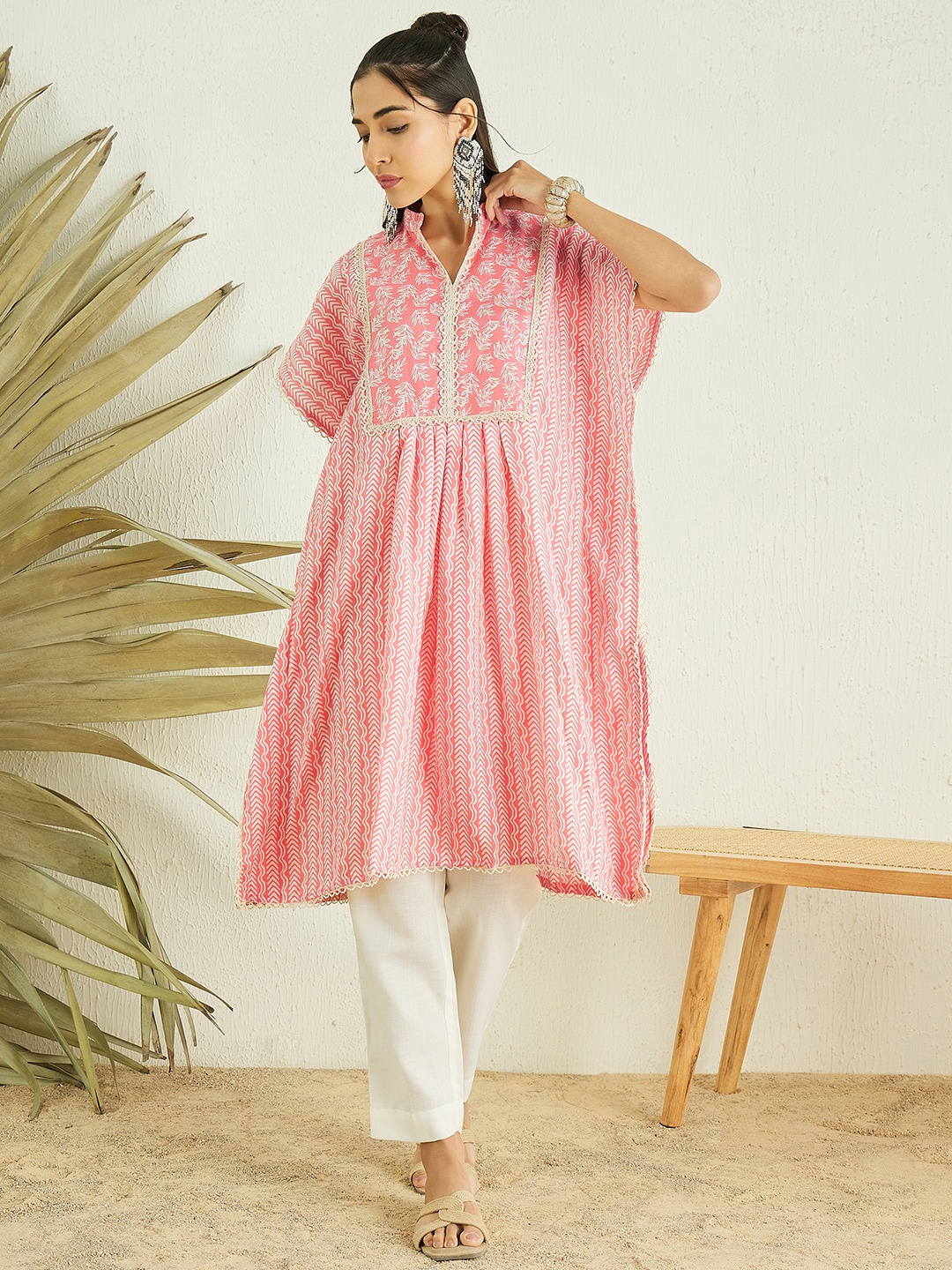 

MASSTANI BY INDDUS Geometric Printed Mandarin Collar Thread Work Kaftan Kurta, Pink