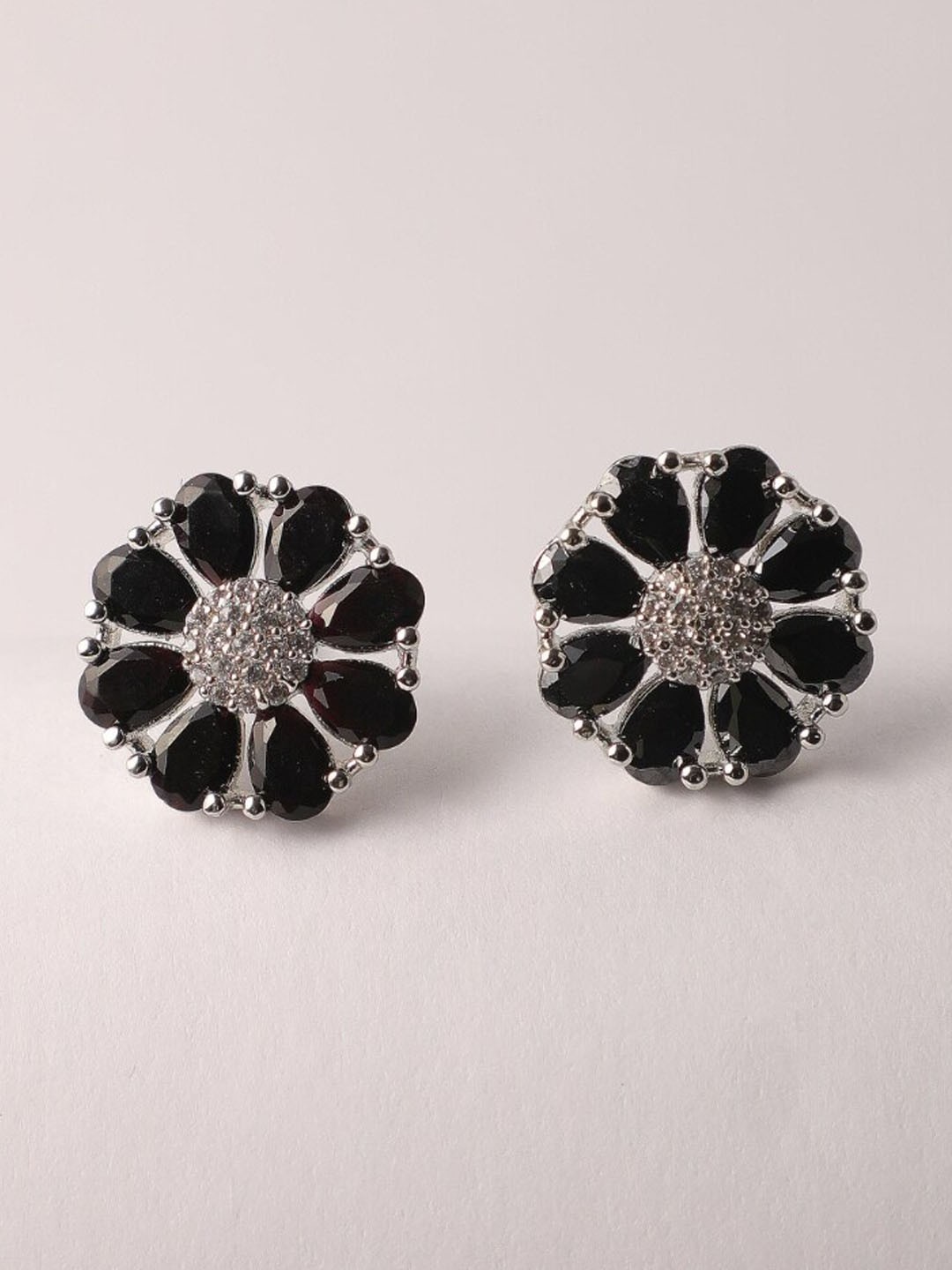 

Zeraki Jewels Silver Plated Floral Shaped Studs