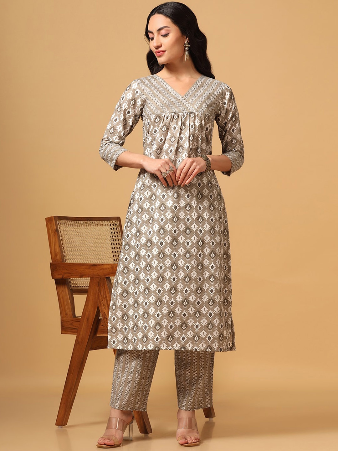 

FASHION DREAM Ethnic Motifs Printed V-Neck Kurta with Trousers, Beige