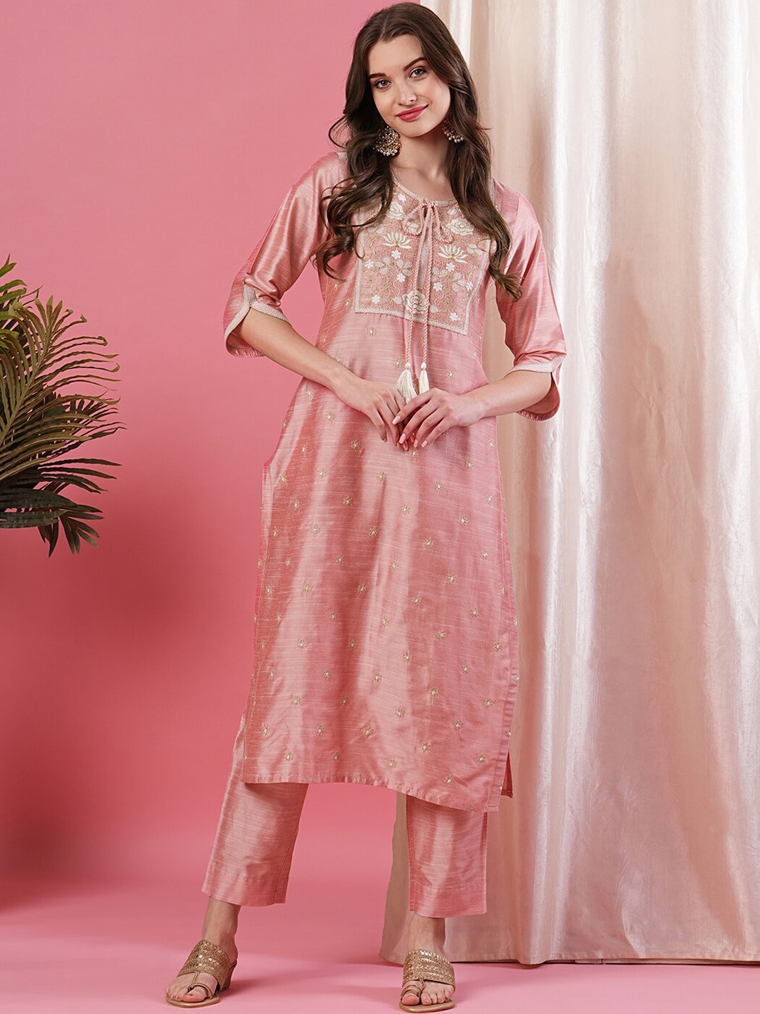 

Globus Pink Ethnic Motifs Embroidered Tie-Up Neck Kurta with Trousers