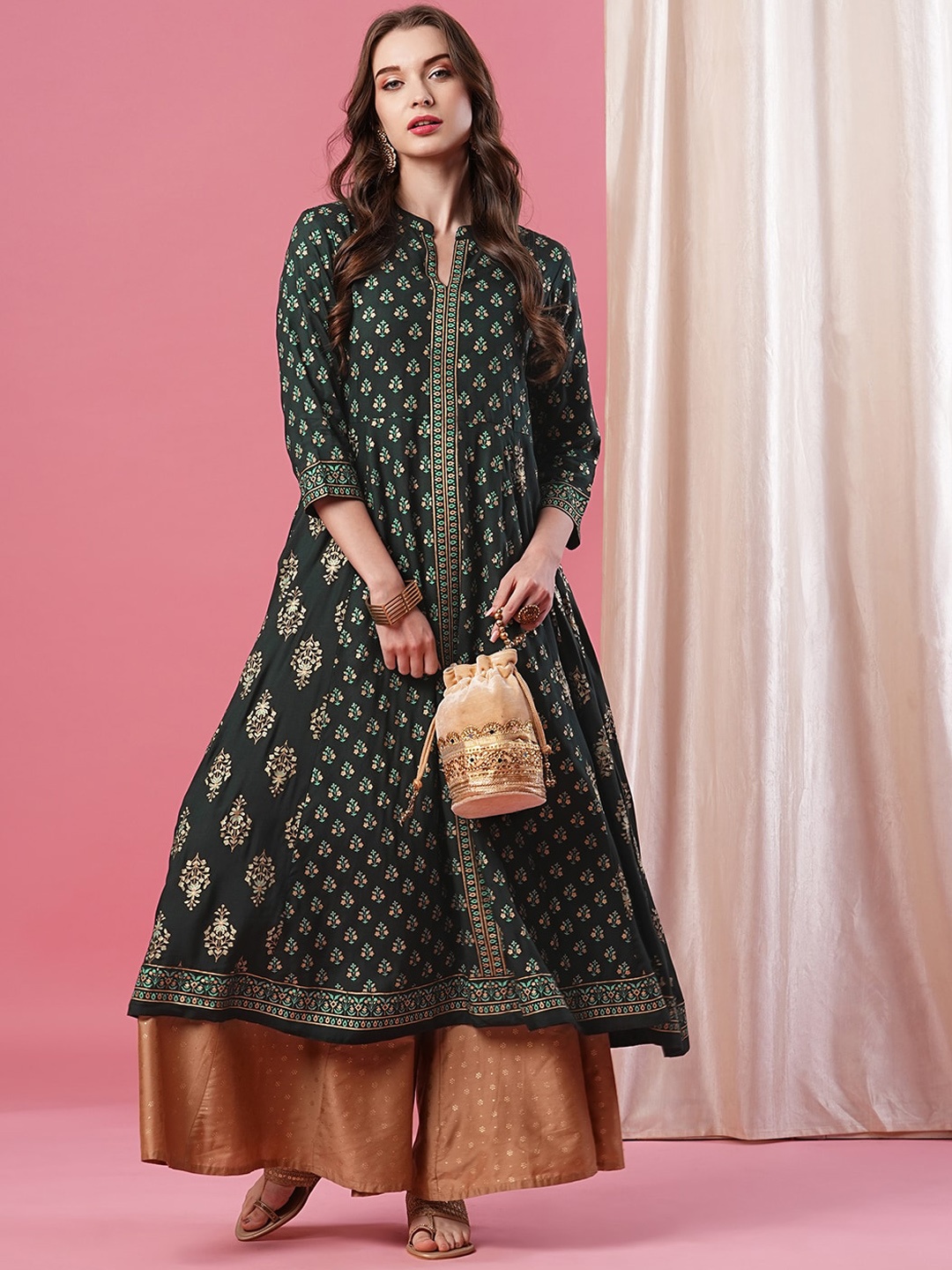 

Globus Ethnic Motifs Printed Panelled Mandarin Collar A-Line Kurta, Green