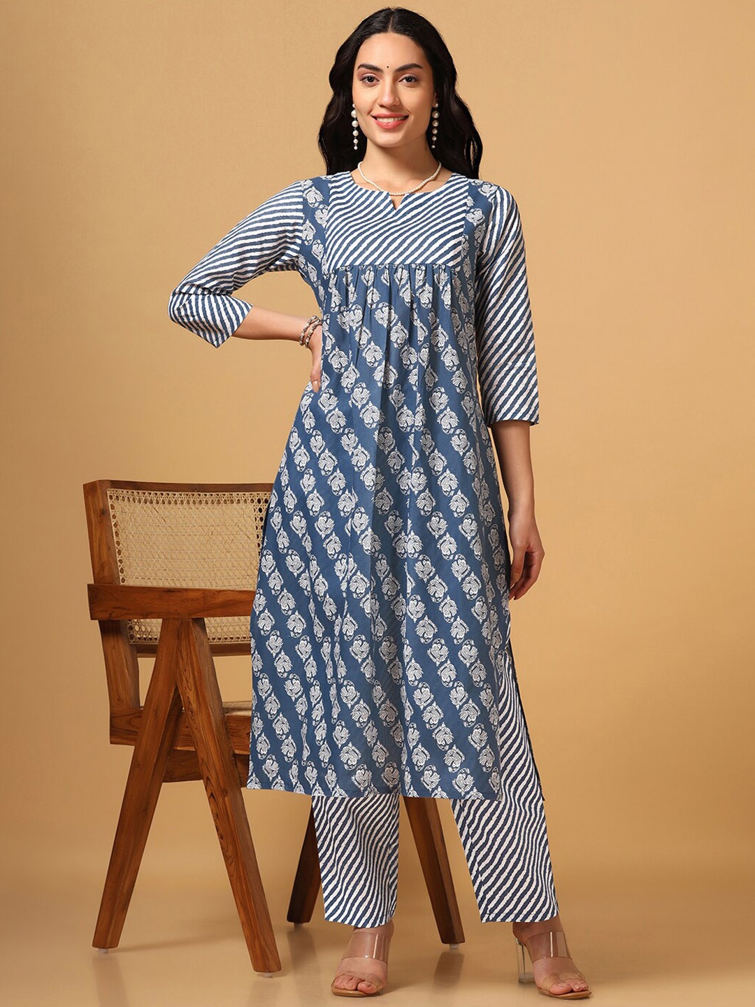 

FASHION DREAM Floral Printed A-Line Kurta with Trousers, Blue