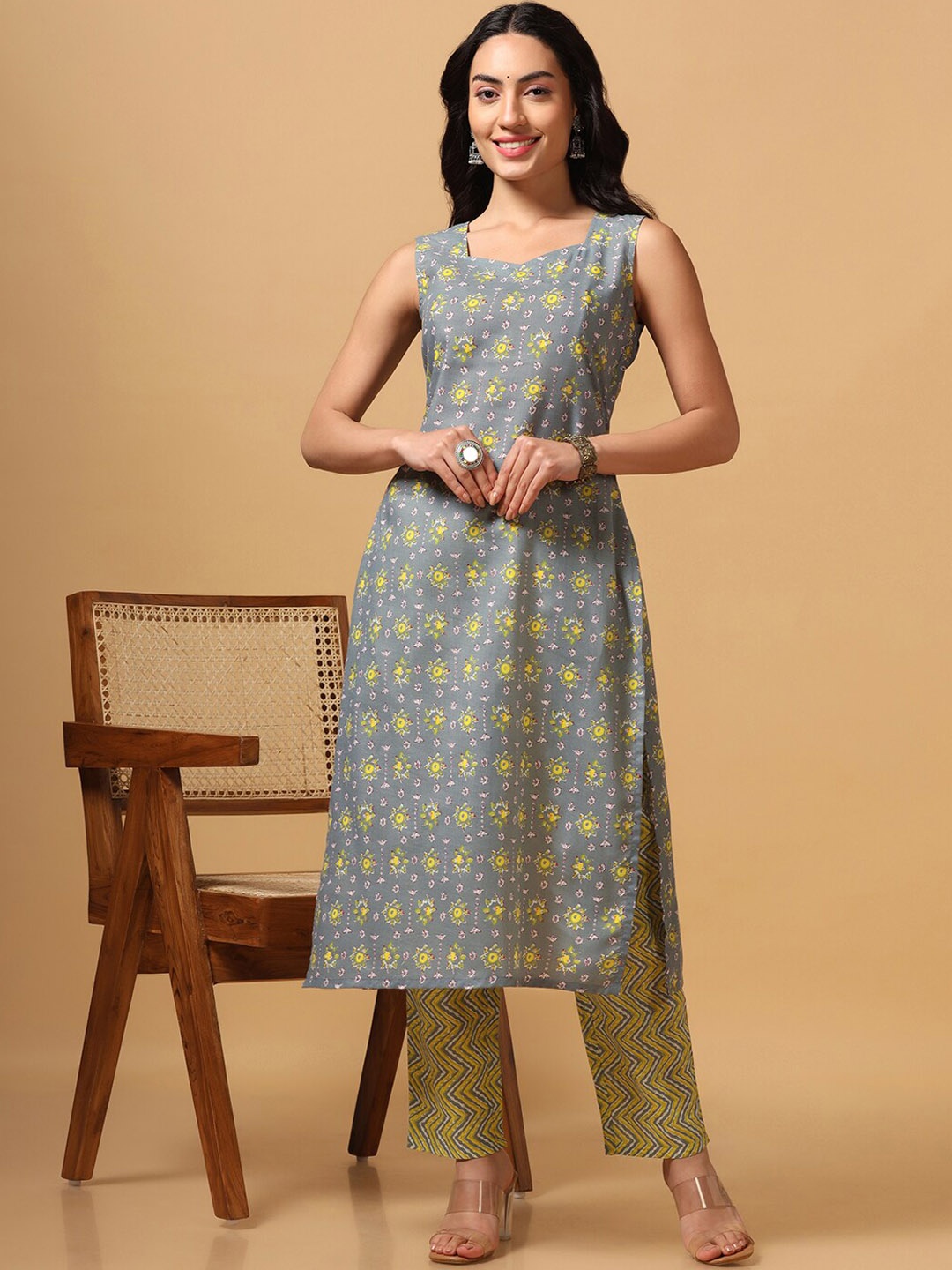 

FASHION DREAM Ethnic Motifs Printed Sweetheart Neck Straight Kurta with Trouser, Grey