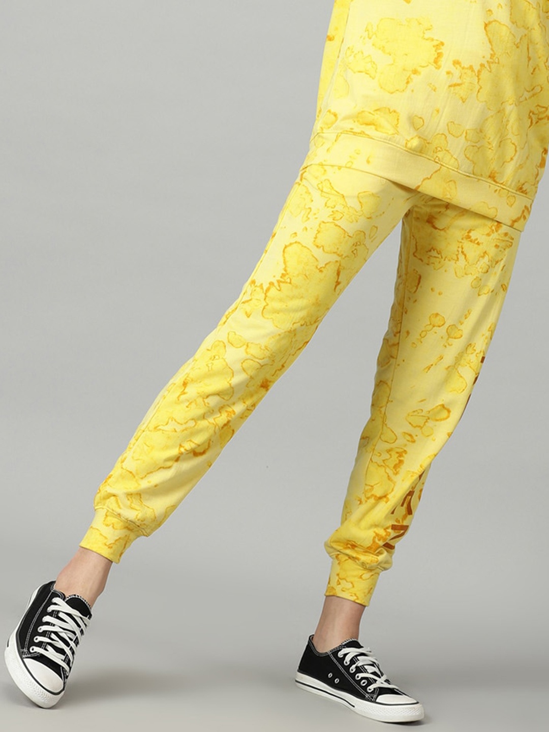 

Rodzen Women Printed Cotton Mid Rise Joggers, Yellow