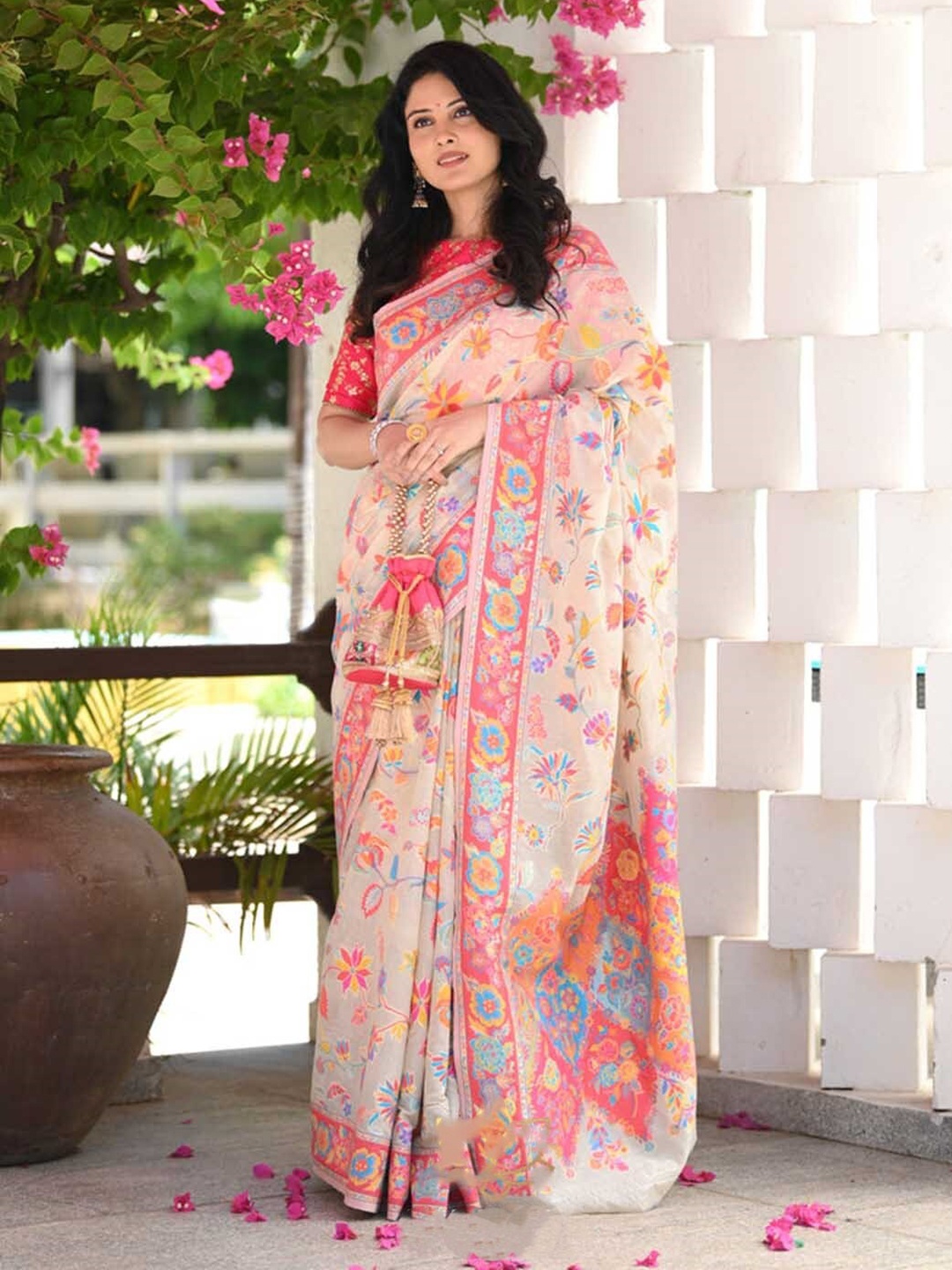 

KALINI Ethnic Motifs Art Silk Saree, Cream