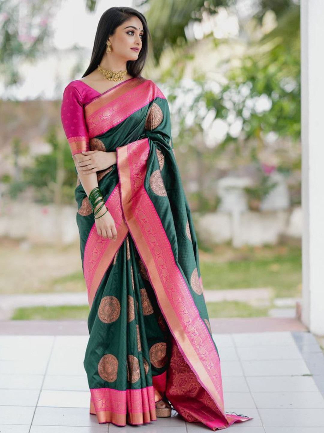 

KALINI Ethnic Motifs Woven Design Zari Art Silk Saree, Green