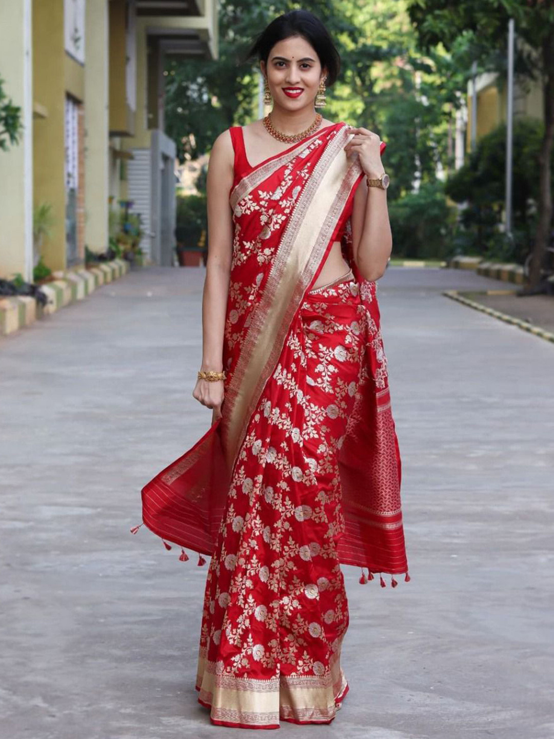 

KALINI Ethnic Motifs Woven Design Zari Saree, Red