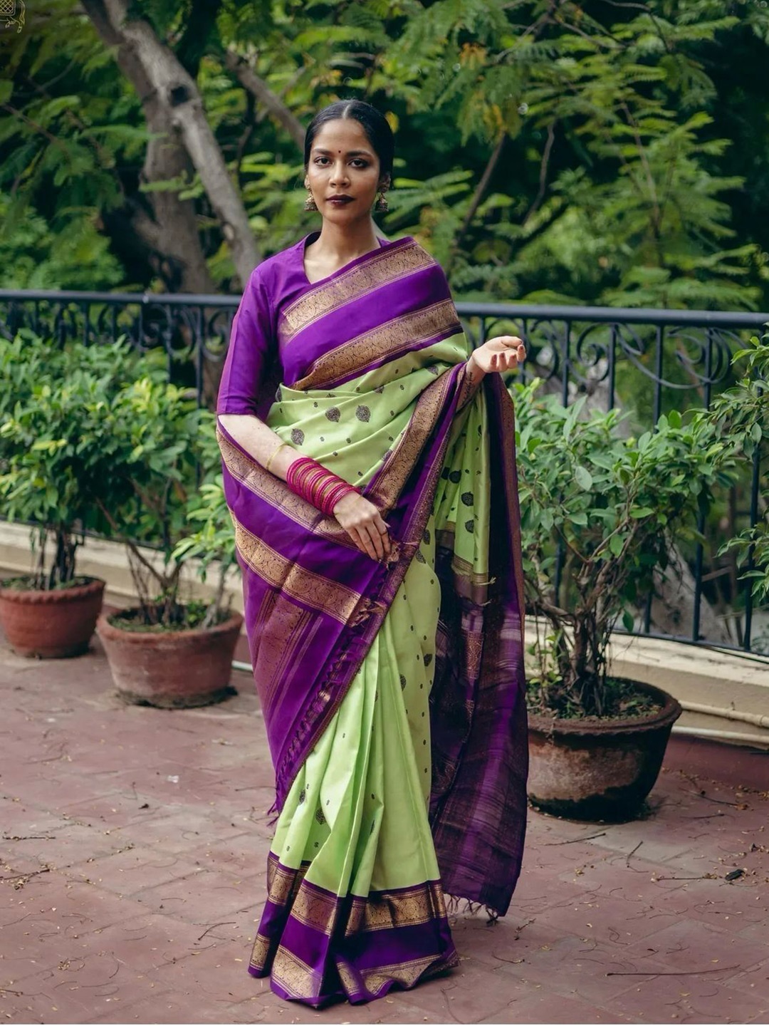 

KALINI Ethnic Motifs Woven Design Zari Saree, Green