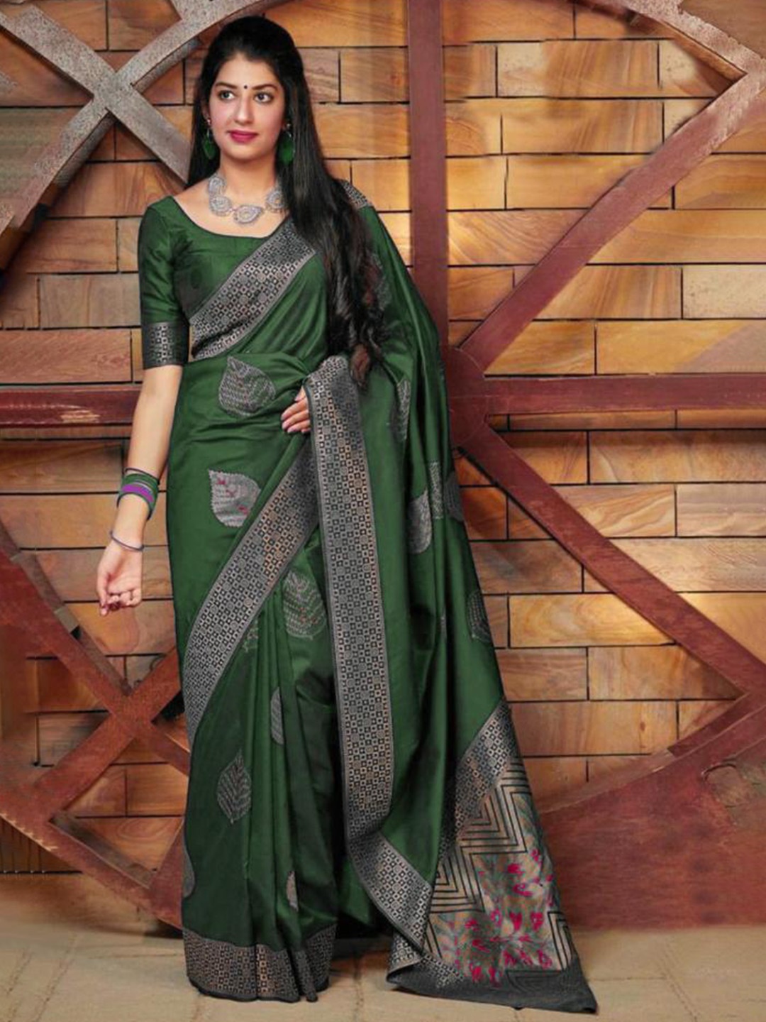

KALINI Ethnic Motifs Woven Designed Zari Saree, Green