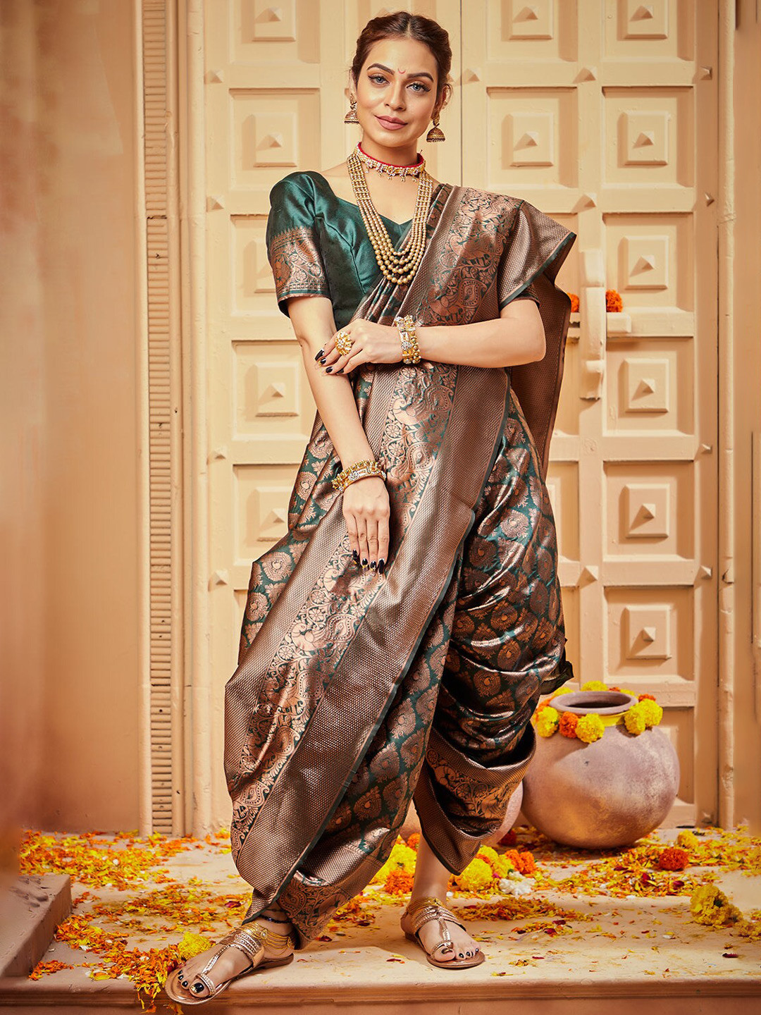 

KALINI Ethnic Motifs Woven Design Zari Art Silk Saree, Green