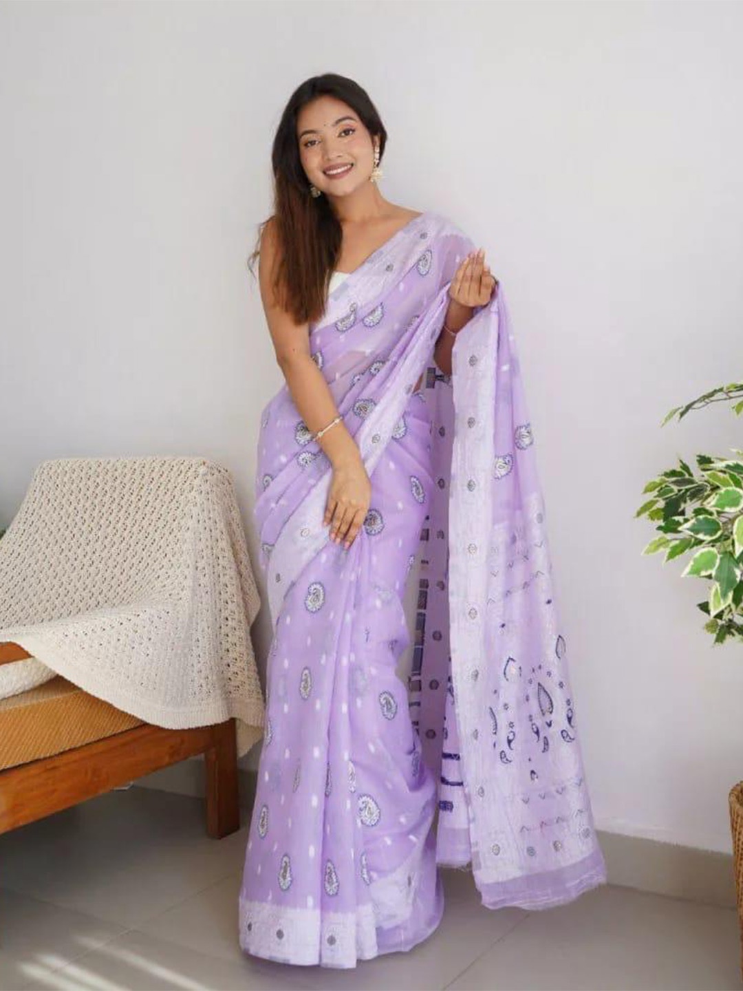 

KALINI Paisley Woven Designed Zari Saree, Lavender
