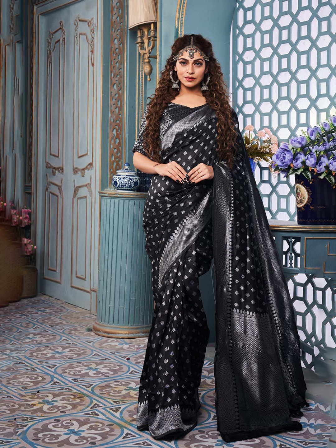 

KALINI Ethnic Motifs Woven Designed Zari Saree, Black