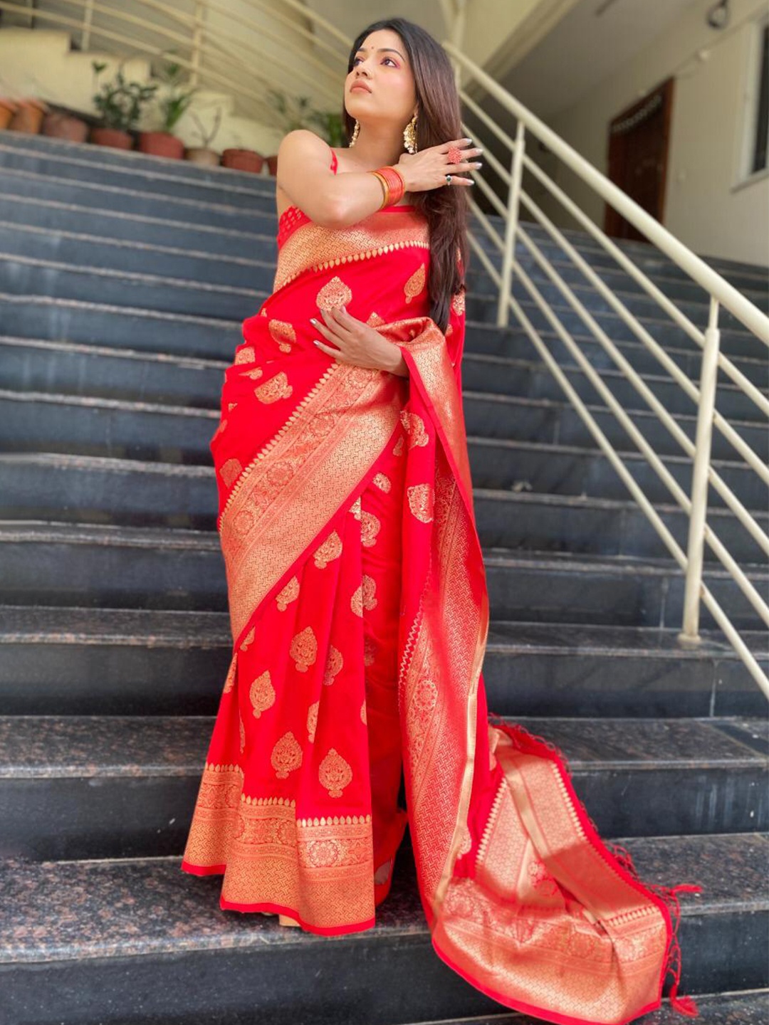

KALINI Ethnic Motifs Woven Design Zari Art Silk Saree, Red