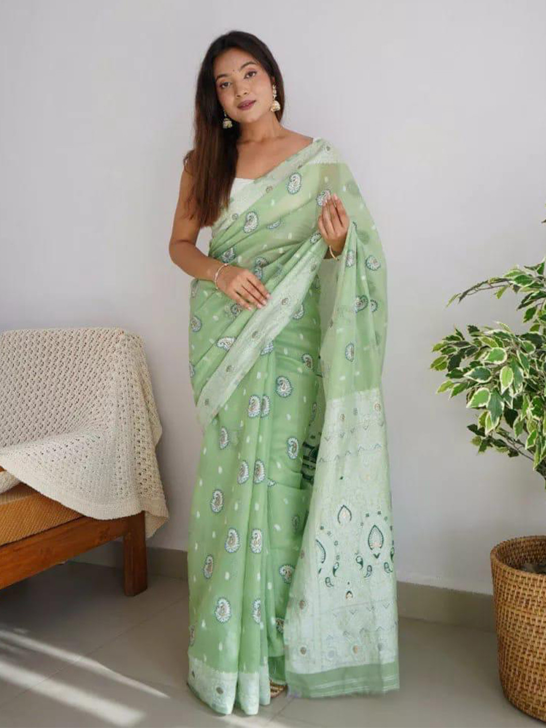 

KALINI Paisley Woven Design Zari Saree, Green