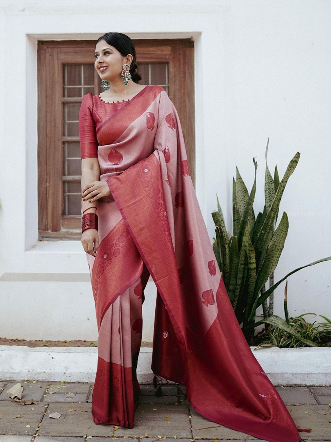 

KALINI Ethnic Motifs Woven Design Zari Saree, Pink