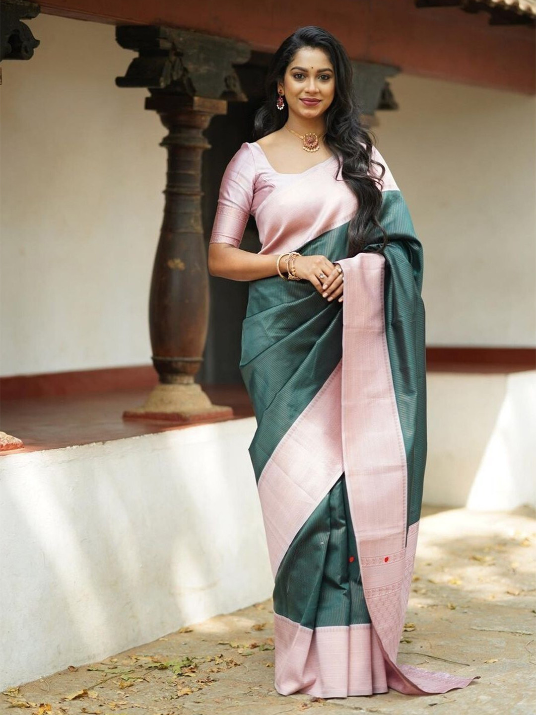 

KALINI Ethnic Motifs Woven Design Zari Art Silk Saree, Green