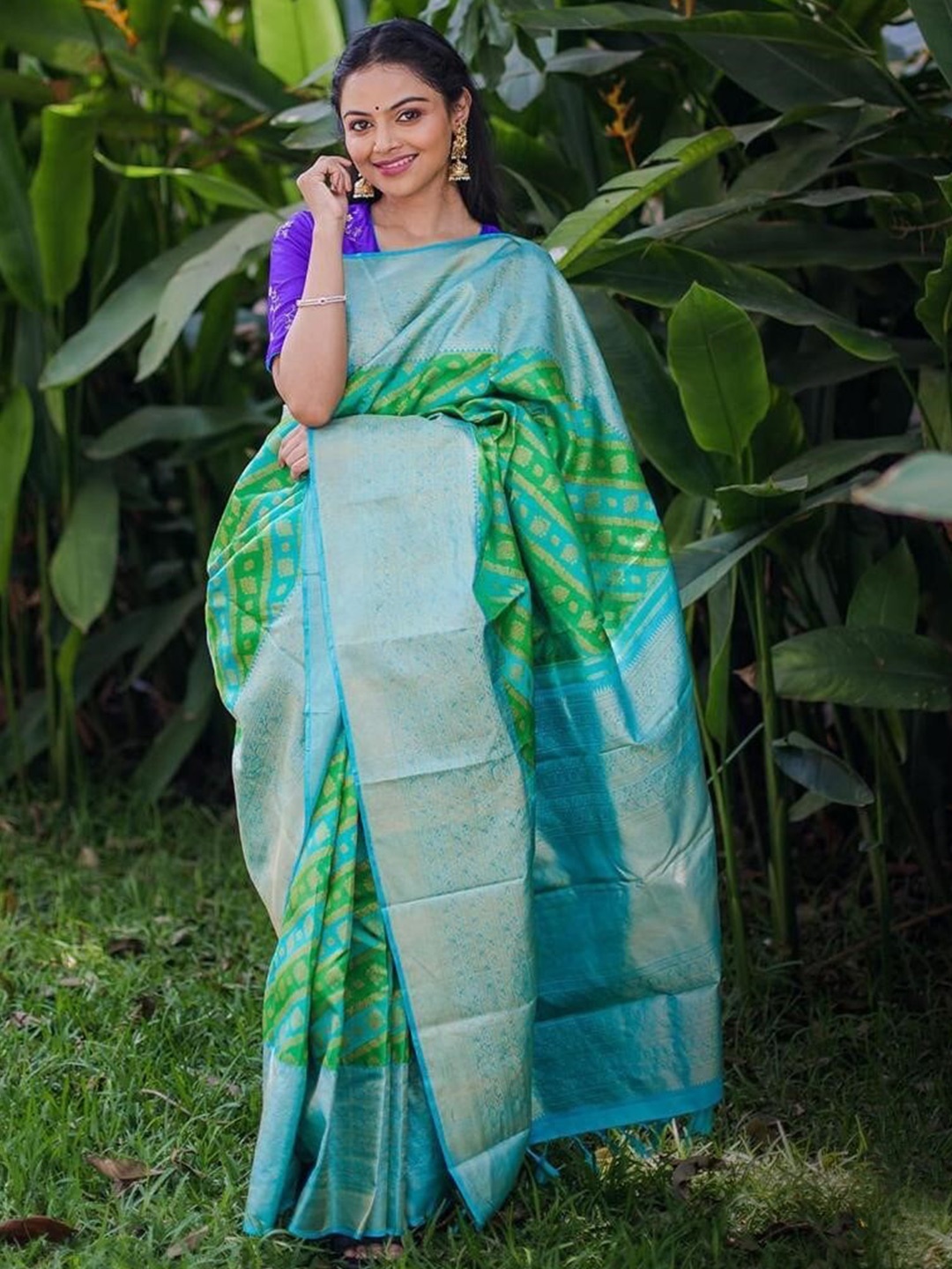 

KALINI Ethnic Motifs Woven Design Zari Art Silk Saree, Green