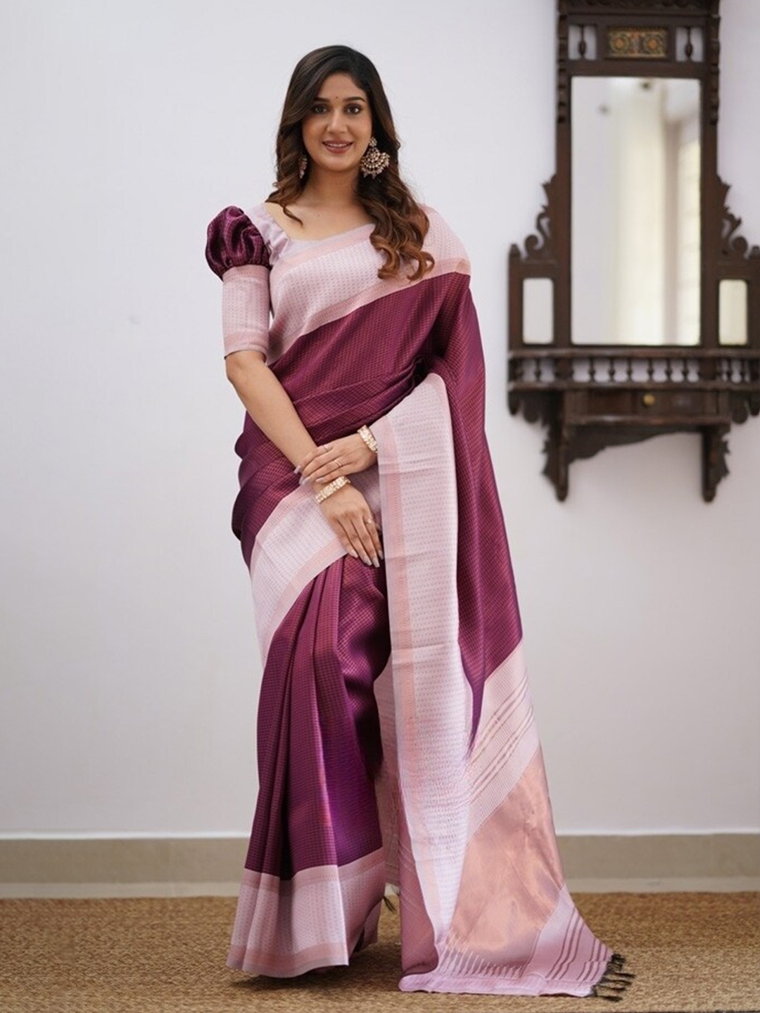 

KALINI Checked Art Silk Saree, Purple