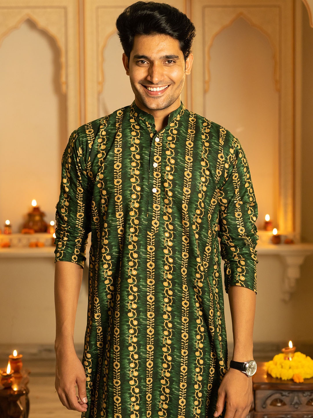 

Shasak Floral Embroidered Mnadarin Collar Cotton Thread Work Kurta, Green