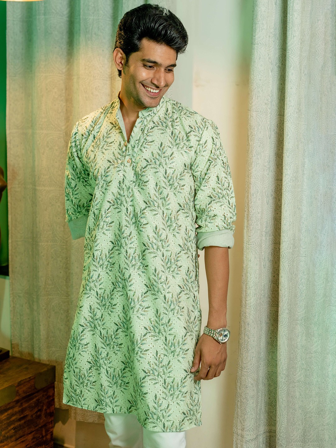 

Shasak Floral Printed Mandarin Collar Straight Kurta, Green