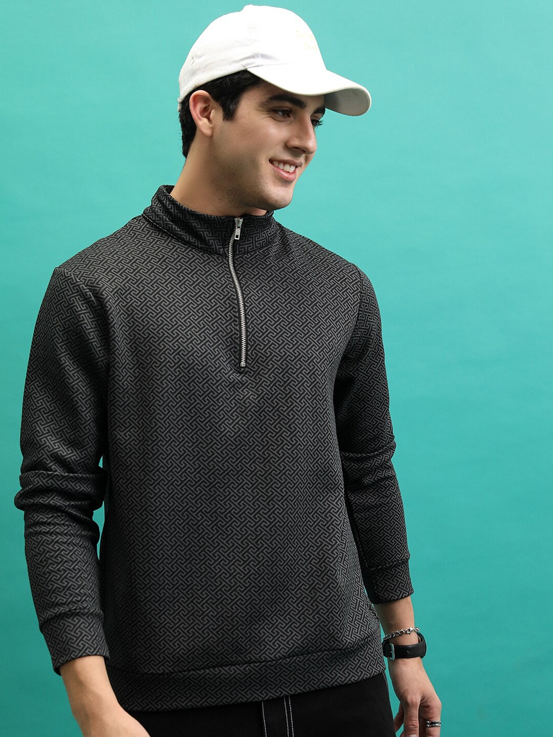 

HIGHLANDER Geometric Printed Mock Collar Pullover Sweatshirt, Grey