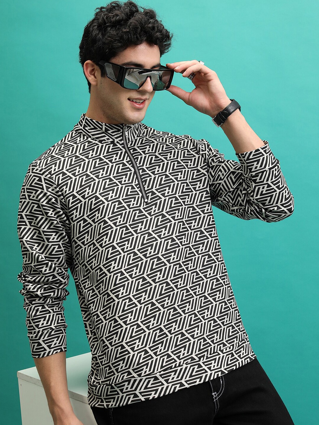 

HIGHLANDER Geometric Printed Mock Collar Pullover Sweatshirt, Black