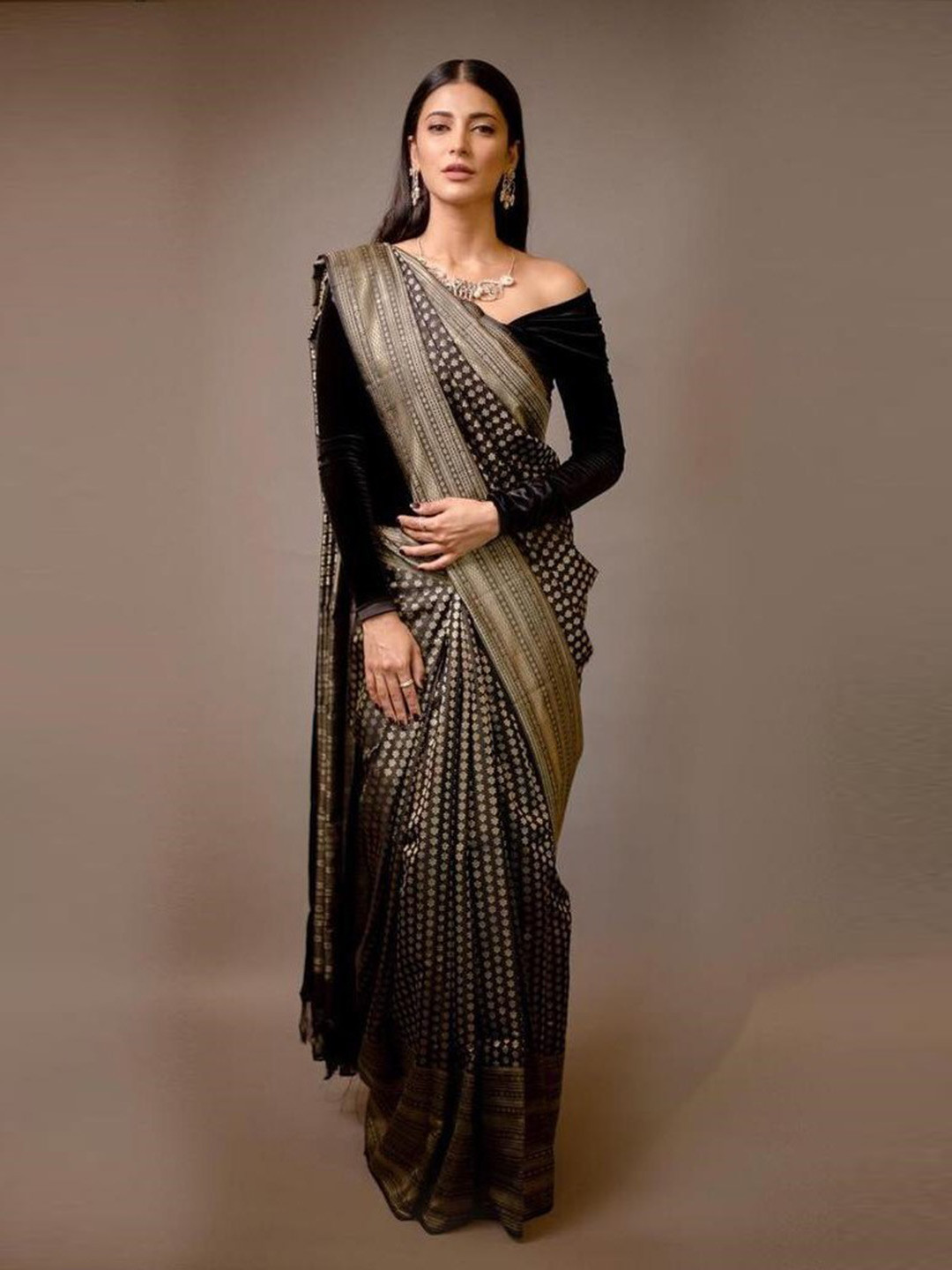 

KALINI Floral Woven Design Zari Saree, Black