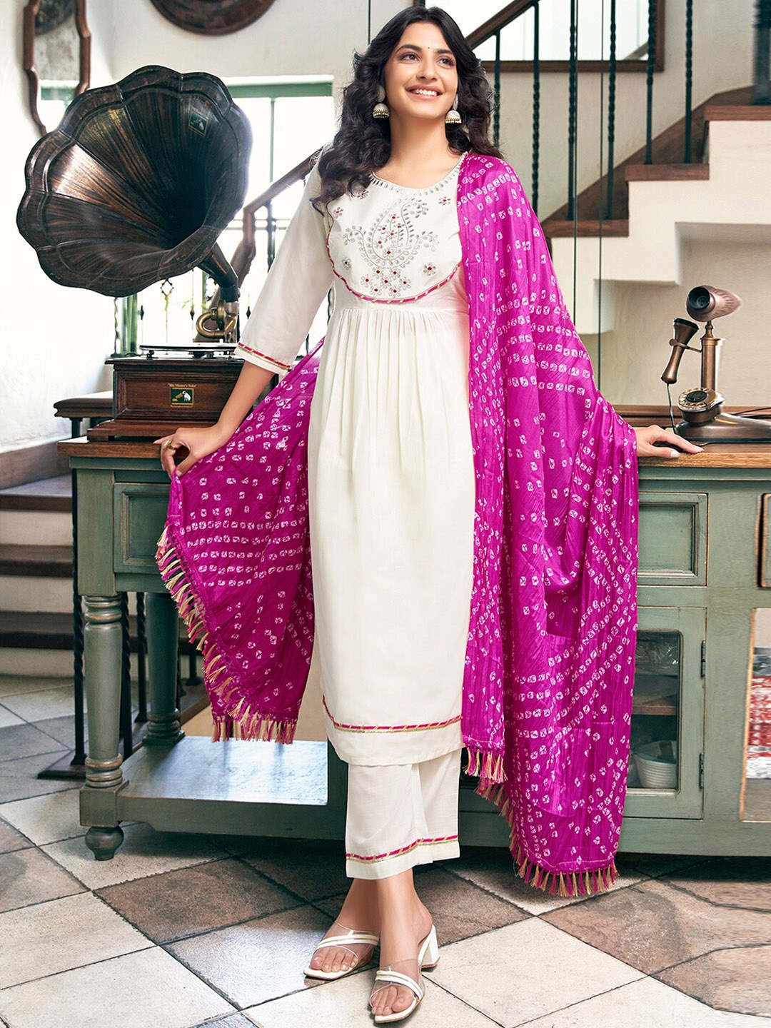 

SKYLEE Paisley Embroidered Pleated Thread Work Kurta With Trousers & Dupatta, Cream