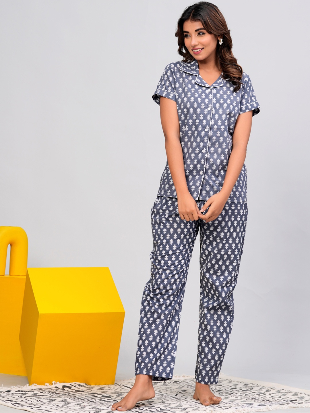 

Ichaa Floral Printed Pure Cotton Night Suit, Grey