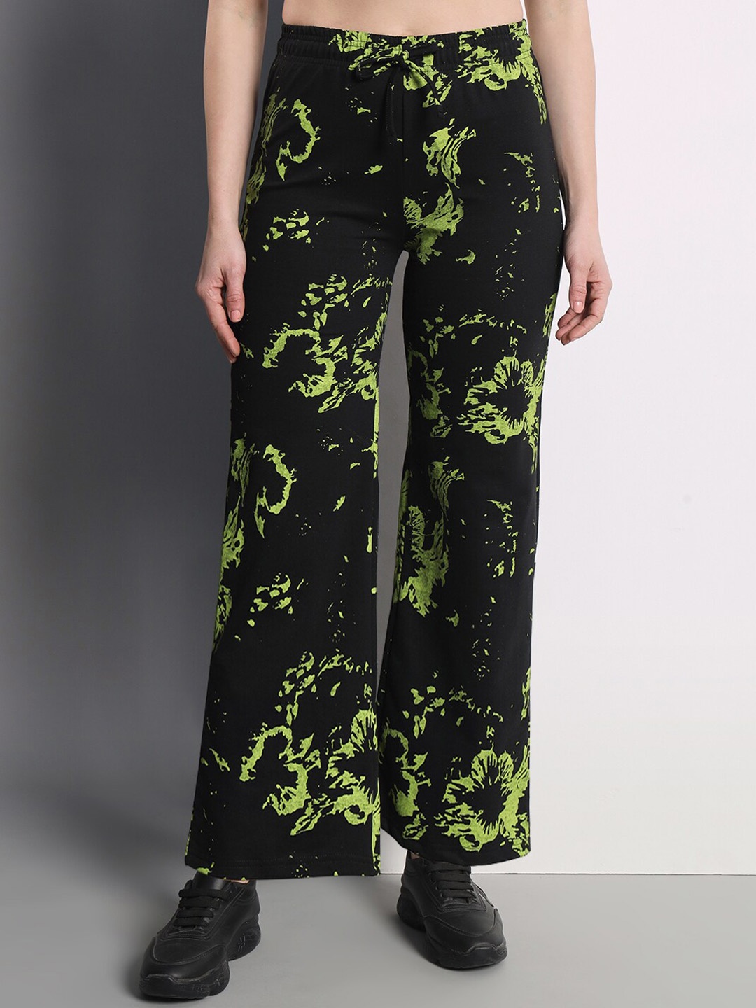 

Q-rious Women Flared Printed Relaxed Fit Mid Rise Track Pants, Black