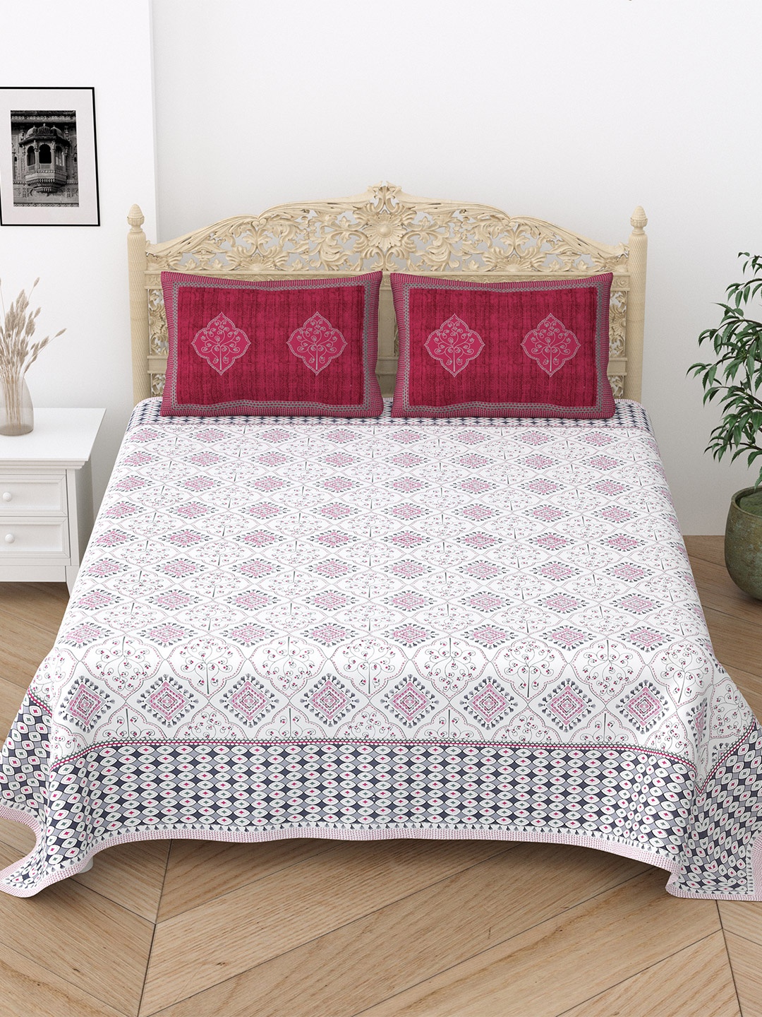 

Serene Decor Brown & White Floral 210 TC King Bedsheet with 2 Pillow Covers