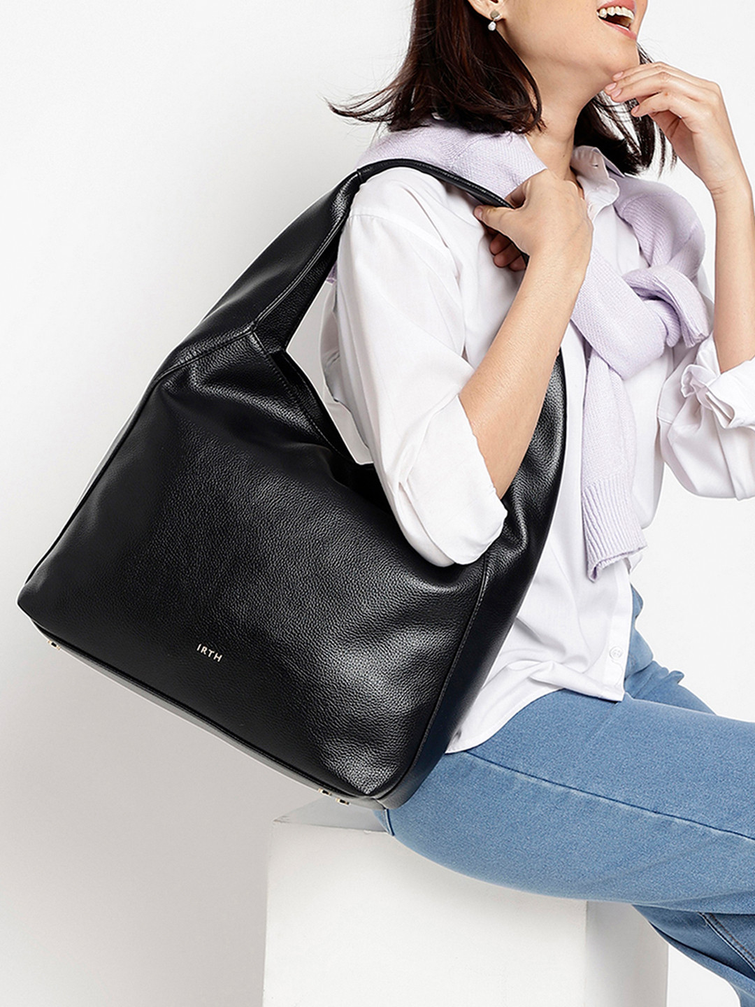 

IRTH Women Solid Hobo Bag, Black
